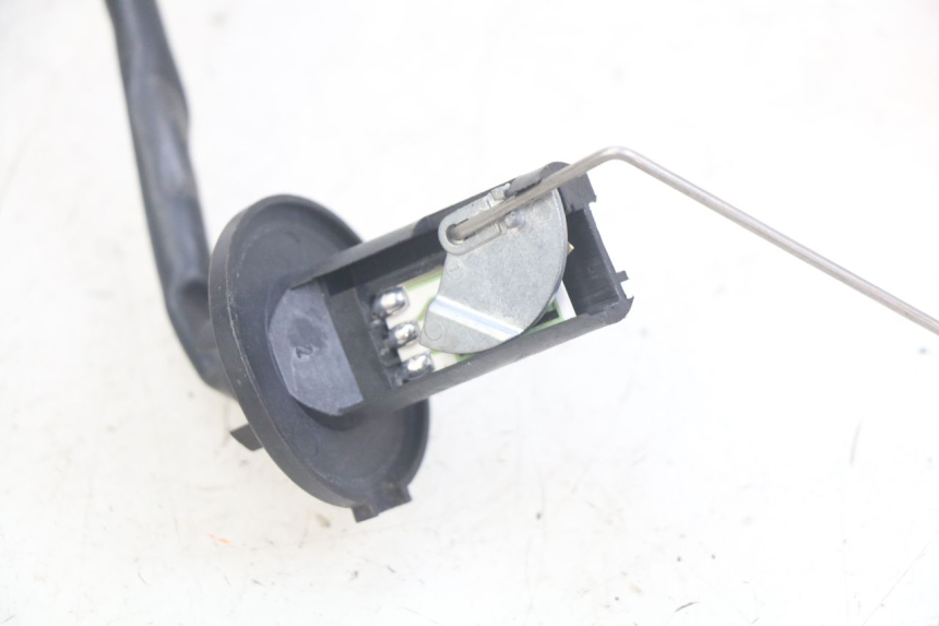 photo de INDICATORE LIVELLO CARBURANTE KYMCO AGILITY 16+ 4T 50 (2018 - 2023) - Altra angolazione