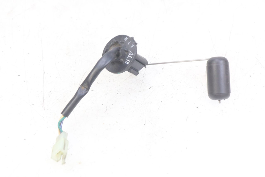 photo de INDICATORE LIVELLO CARBURANTE KYMCO AGILITY 16+ 4T 50 (2018 - 2023) - Primo piano tecnico