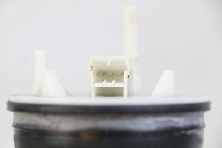 photo de INDICATORE LIVELLO CARBURANTE APRILIA ATLANTIC 125 (2003 - 2009) - Primo piano tecnico