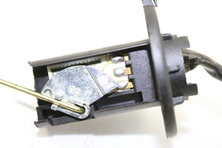 photo de INDICATORE LIVELLO CARBURANTE JM MOTORS EVOLIS 4T 50 (2018 - 2022) - Dettagli dei punti di fissaggio