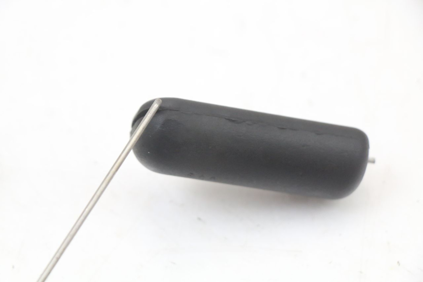 photo de INDICATORE LIVELLO CARBURANTE HONDA FES PANTHEON 2T 125 (1998 - 2002) - Primo piano tecnico