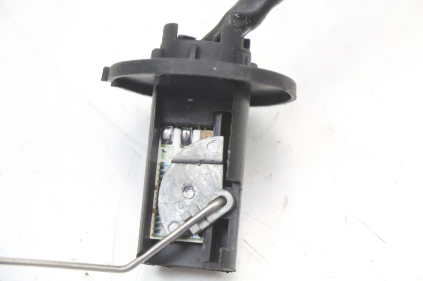 photo de INDICATORE LIVELLO CARBURANTE SYM FIDDLE 2 50 (2008 - 2013) - Primo piano tecnico