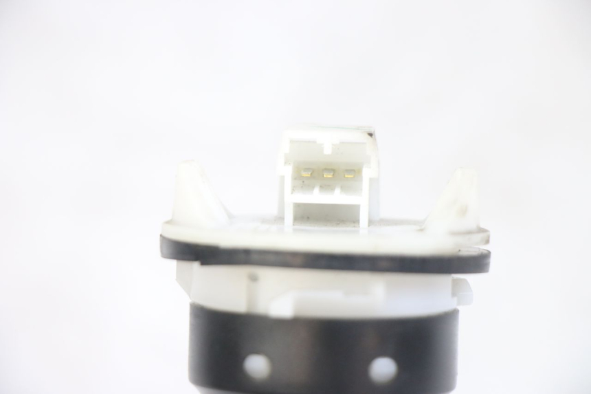 photo de INDICATORE LIVELLO CARBURANTE PIAGGIO FLY 125 (2005 - 2012) - Altra angolazione