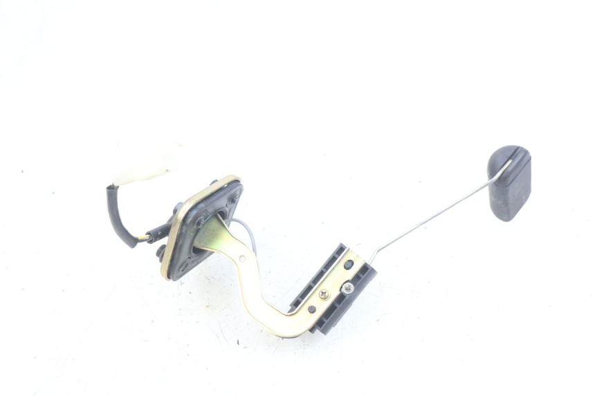 photo de INDICATORE LIVELLO CARBURANTE PEUGEOT KISBEE 2T 50 (2010 - 2017) - Zoom sullo stato d'uso