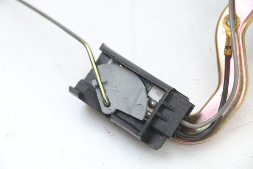 photo de INDICATORE LIVELLO CARBURANTE PEUGEOT KISBEE 4T 50 (2018 - 2022) - Primo piano tecnico