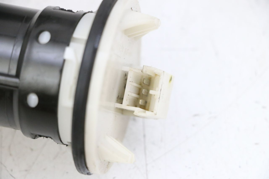 photo de INDICATORE LIVELLO CARBURANTE PIAGGIO MP3 LT 400 (2007 - 2012) - Primo piano tecnico