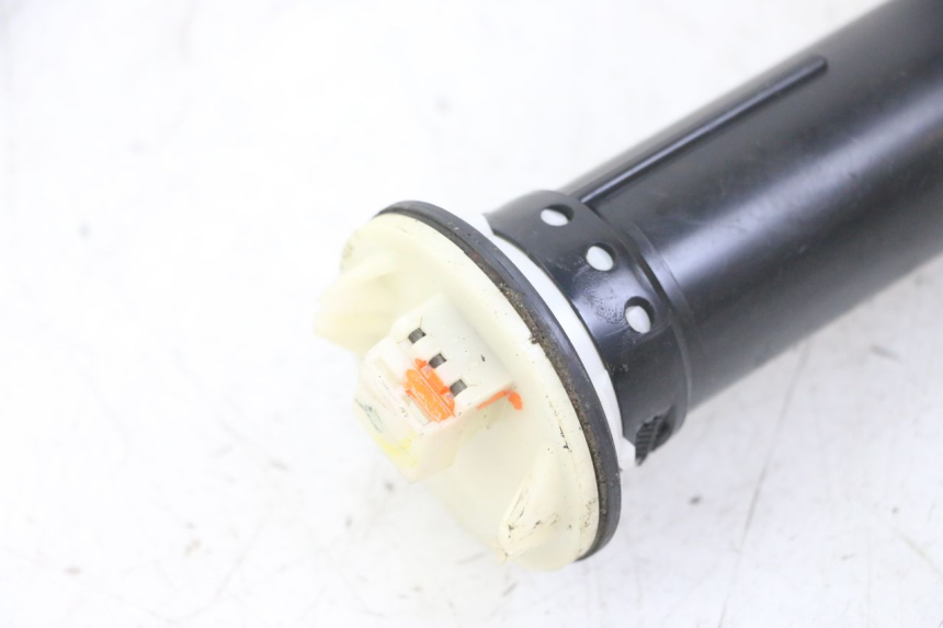 photo de INDICATORE LIVELLO CARBURANTE PIAGGIO MP3 LT 400 (2007 - 2012) - Altra angolazione