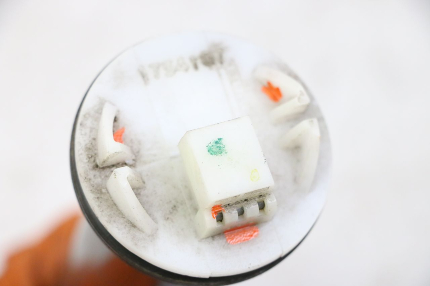 photo de INDICATORE LIVELLO CARBURANTE PIAGGIO MP3 500 (2014 - 2017) - Primo piano tecnico