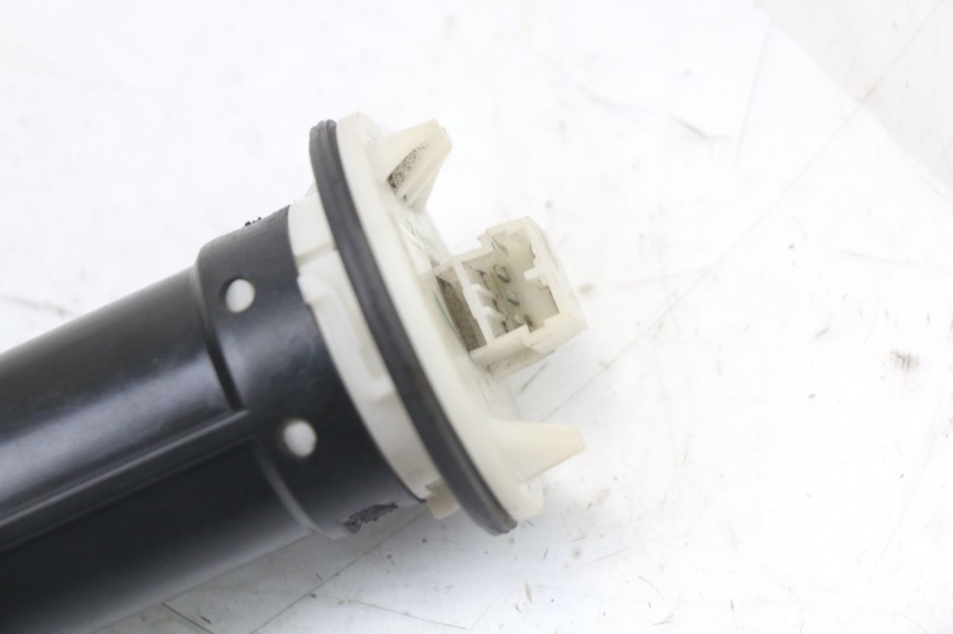 photo de INDICATORE LIVELLO CARBURANTE PIAGGIO VESPA LX 2T 50 (2005 - 2013) - Zoom sullo stato d'uso