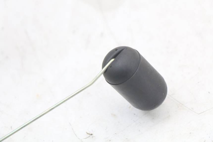 photo de SERBATOIO GALLEGGIANTE ROYAL ENFIELD CONTINENTAL GT 650 (2019 - 2024) - Primo piano tecnico