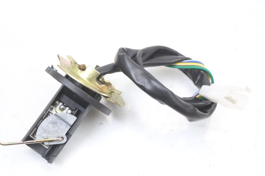 photo de INDICATORE LIVELLO CARBURANTE JM MOTORS SANTANA 50 (2014 - 2023) - Primo piano tecnico