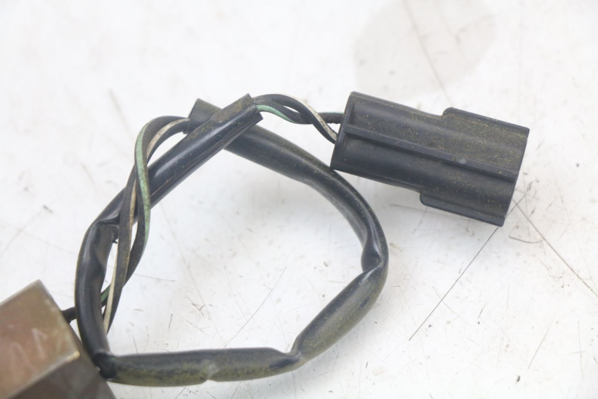 photo de INDICATORE LIVELLO CARBURANTE TRIUMPH SPEED TRIPLE T301 900 (1994 - 1996) - Primo piano tecnico