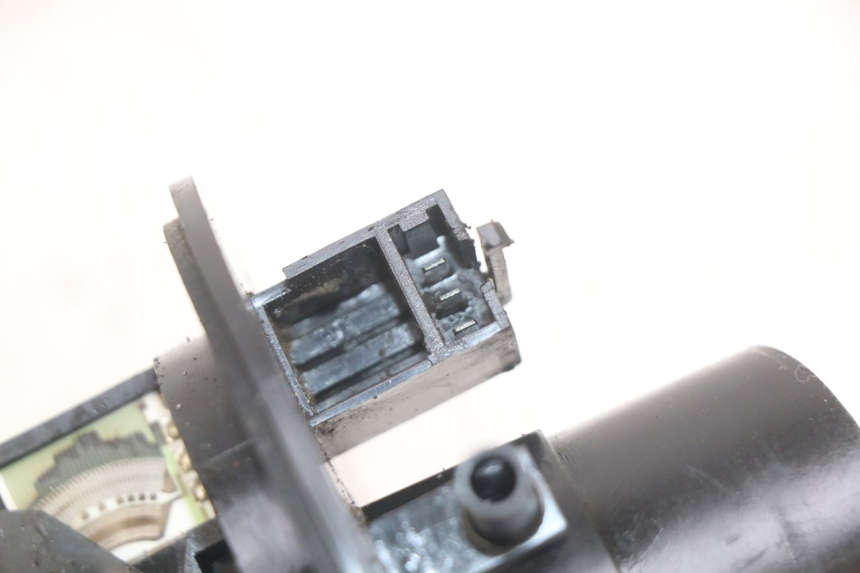 photo de INDICATORE LIVELLO CARBURANTE PEUGEOT SV 125 (1991 - 1994) - Altra angolazione