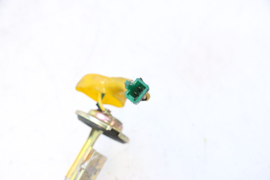 photo de INDICATORE LIVELLO CARBURANTE PEUGEOT TREKKER 50 (1995 - 2004) - Zoom sullo stato d'uso