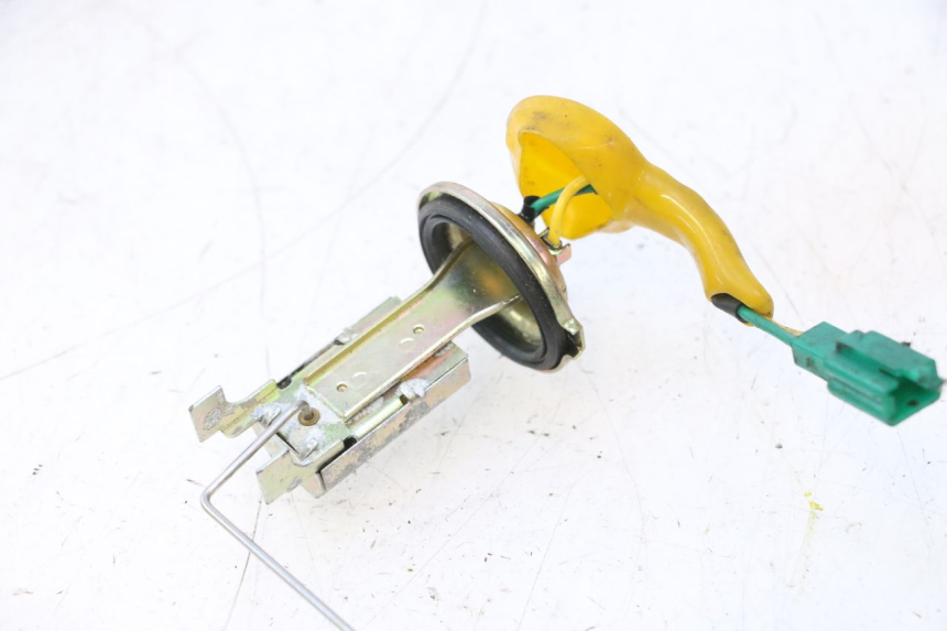 photo de INDICATORE LIVELLO CARBURANTE PEUGEOT TREKKER 50 (1995 - 2004) - Primo piano tecnico