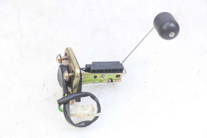 photo de INDICATORE LIVELLO CARBURANTE PEUGEOT TWEET 125 (2018 - 2021) - Primo piano tecnico