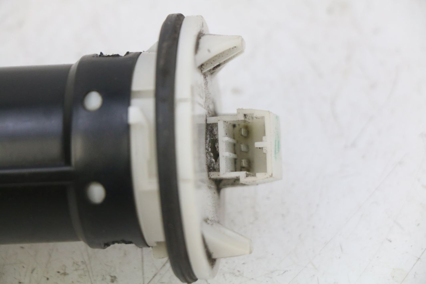 photo de INDICATORE LIVELLO CARBURANTE PIAGGIO VESPA LX 2T 50 (2005 - 2013) - Altra angolazione