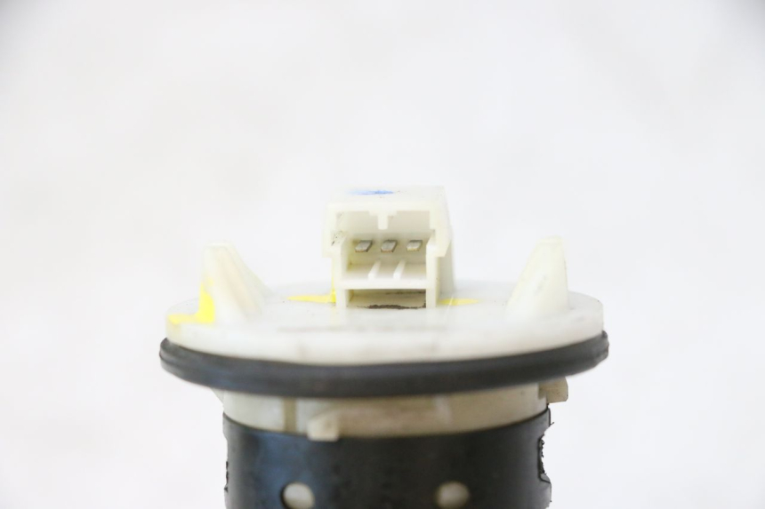 photo de INDICATORE LIVELLO CARBURANTE PIAGGIO VESPA LX 2T 50 (2005 - 2013) - Primo piano tecnico