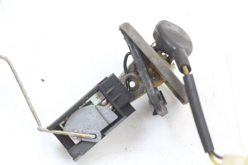 photo de INDICATORE LIVELLO CARBURANTE PEUGEOT VIVACITY NEW 4T 50 (2008 - 2017) - Primo piano tecnico