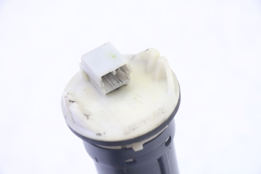 photo de INDICATORE LIVELLO CARBURANTE PIAGGIO X8 125 (2004 - 2007) - Altra angolazione