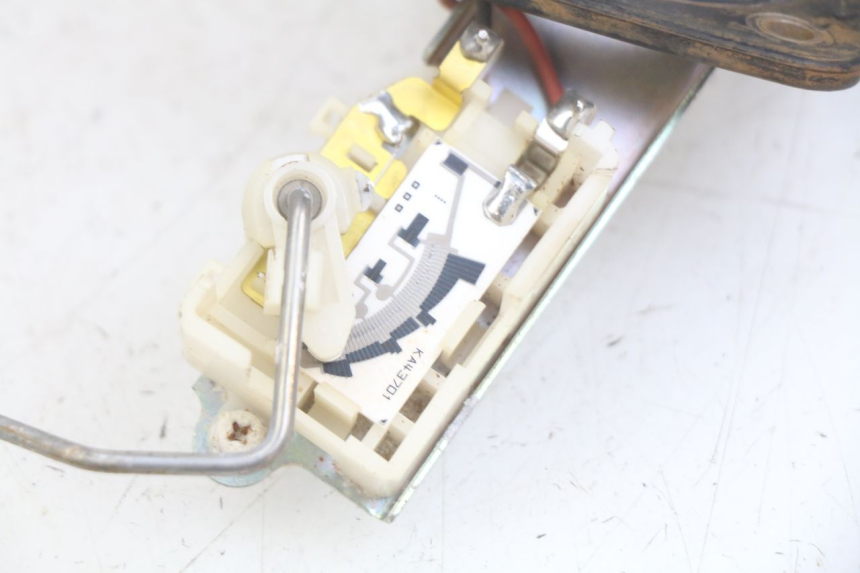 photo de INDICATORE LIVELLO CARBURANTE KAWASAKI Z 750 (2007 - 2013) - Stato della superficie e materiale