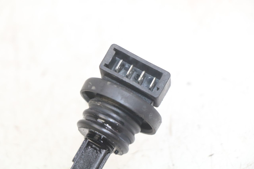 photo de INDICATORE LIVELLO OLIO PIAGGIO FLY 2T 50 (2004 - 2017) - Zoom sullo stato d'uso