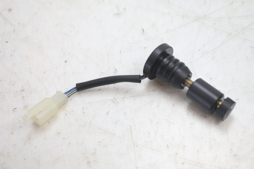 photo de LIVELLO OLIO SERBATOIO PEUGEOT KISBEE 2T 50 (2010 - 2017) - Zoom sullo stato d'uso
