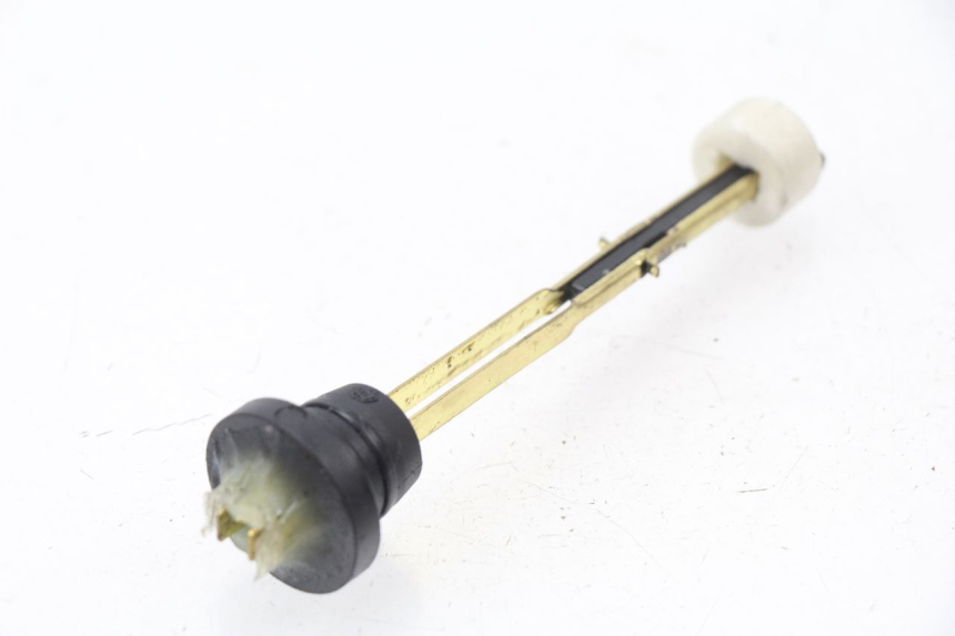 photo de INDICATORE LIVELLO OLIO PEUGEOT LUDIX 50 (2005 - 2007) - Zoom sullo stato d'uso