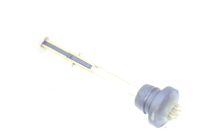 photo de LIVELLO OLIO SERBATOIO PEUGEOT LUDIX 50 (2008 - 2017) - Zoom sullo stato d'uso