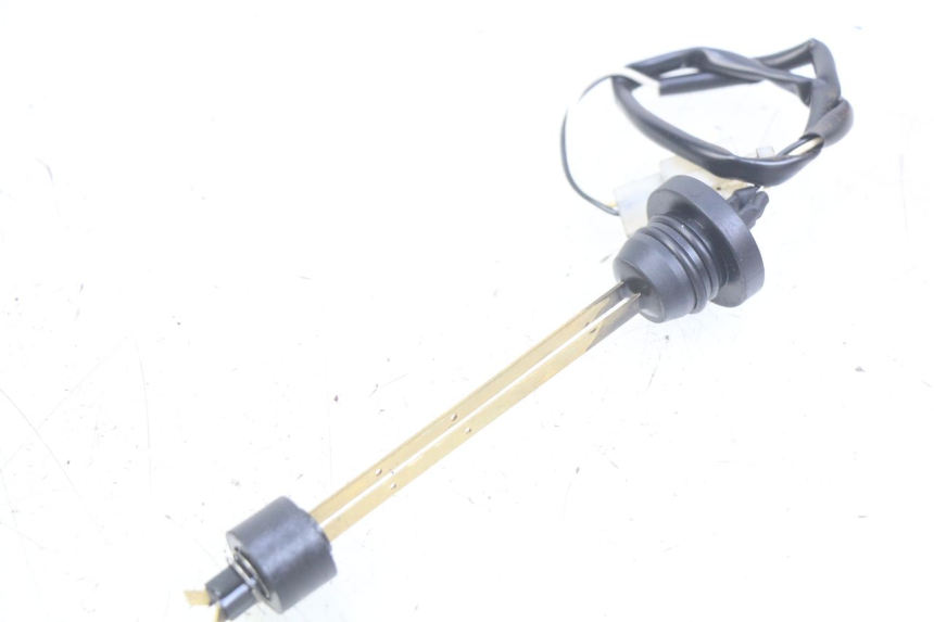 photo de LIVELLO OLIO SERBATOIO PEUGEOT LUDIX 50 (2008 - 2017) - Zoom sullo stato d'uso