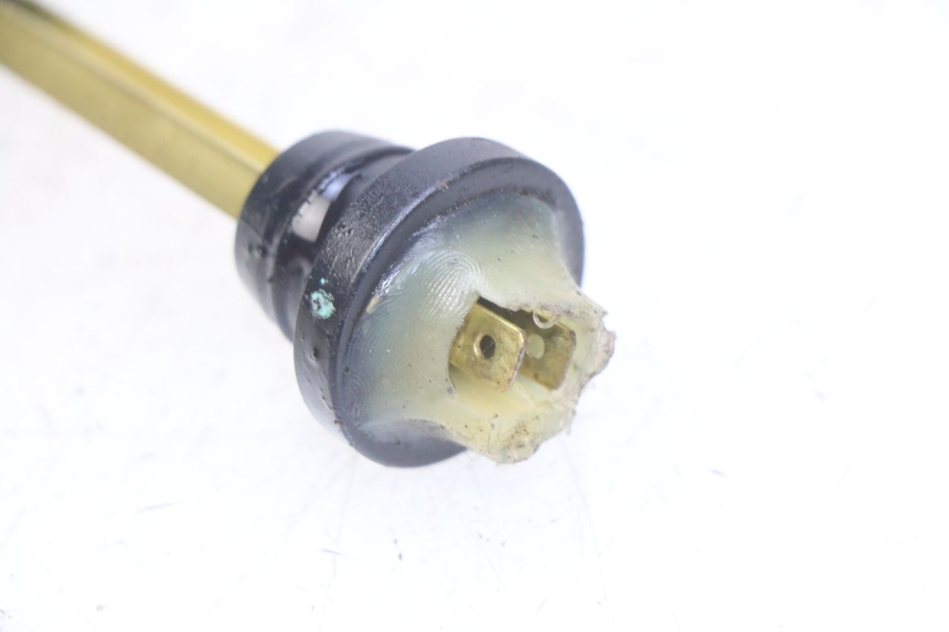 photo de INDICATORE LIVELLO OLIO PEUGEOT LUDIX 50 (2005 - 2007) - Zoom sullo stato d'uso