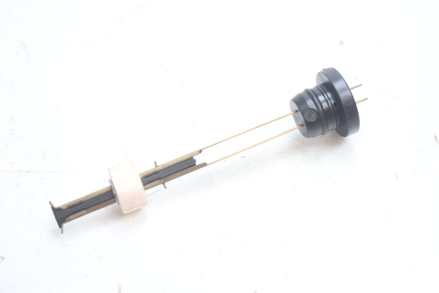 photo de LIVELLO OLIO SERBATOIO PEUGEOT SPEEDFIGHT LC 50 (1996 - 2002) - Zoom sullo stato d'uso