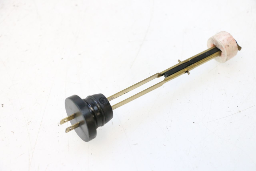 photo de LIVELLO OLIO SERBATOIO PEUGEOT TREKKER 50 (1995 - 2004) - Zoom sullo stato d'uso