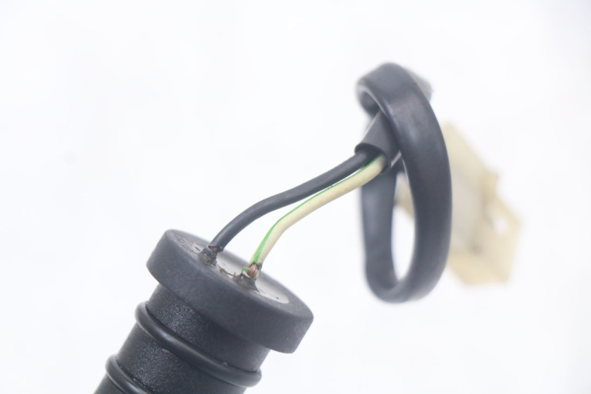 photo de LIVELLO OLIO SERBATOIO PEUGEOT XP6 50 (1997 - 2003) - Zoom sullo stato d'uso