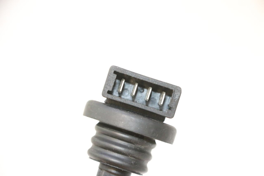 photo de LIVELLO OLIO SERBATOIO PIAGGIO ZIP 2T 50 (2009 - 2019) - Primo piano tecnico