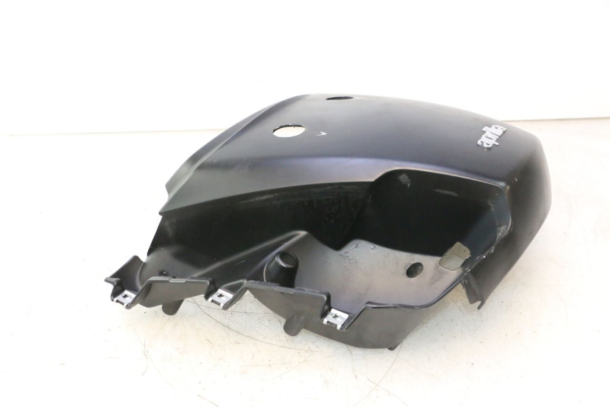 photo de Giunzione carenatura posteriore APRILIA ATLANTIC S 125 (2010 - 2013) - Altra angolazione