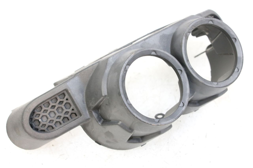 photo de Giunzione carenatura posteriore YAMAHA BW'S BWS 125 (2010 - 2013) - Primo piano tecnico