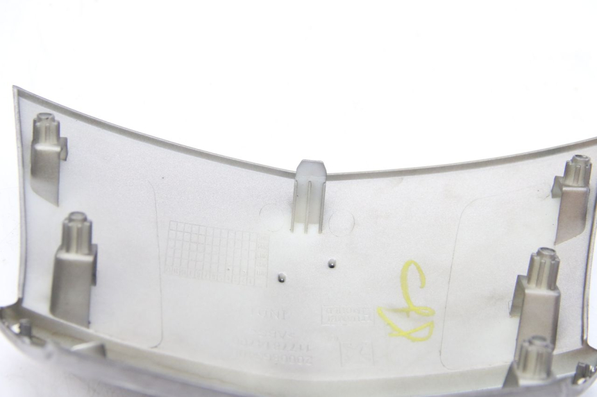 photo de GIUNZIONE PARAFANGO POSTERIORE PEUGEOT CITYSTAR 125 (2011 - 2017) - Dettagli dei punti di fissaggio