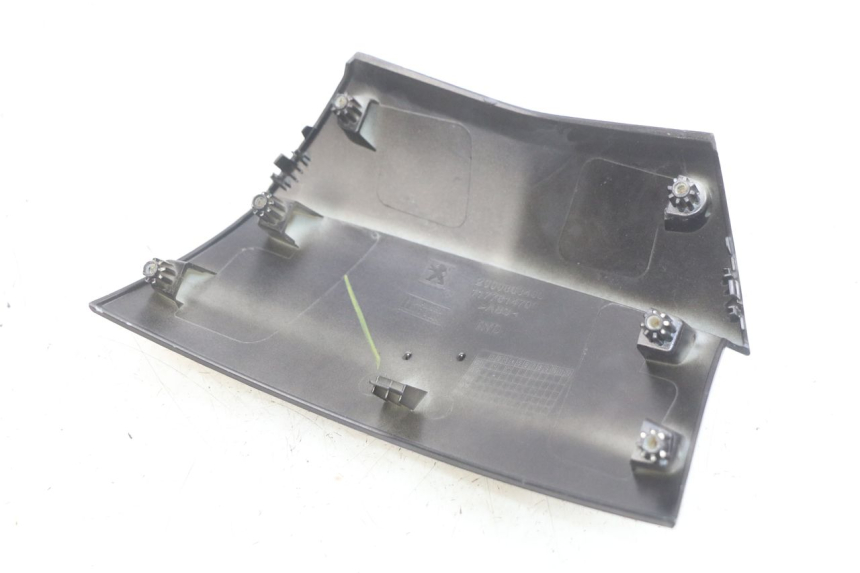 photo de GIUNZIONE PARAFANGO POSTERIORE PEUGEOT CITYSTAR 125 (2011 - 2017) - Dettaglio del componente