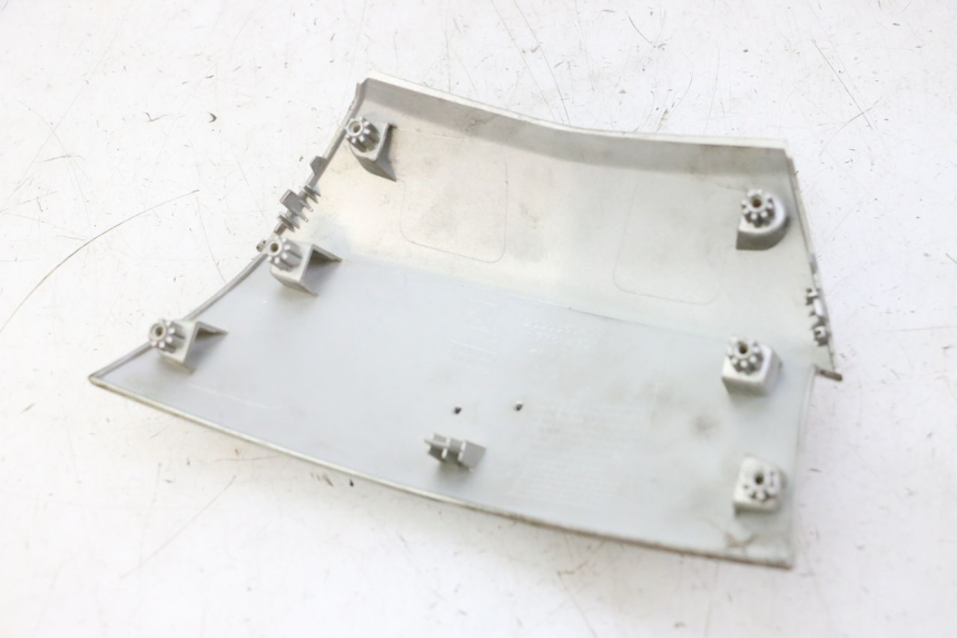 photo de GIUNZIONE PARAFANGO POSTERIORE PEUGEOT CITYSTAR 50 (2013 - 2017) - Zoom sullo stato d'uso