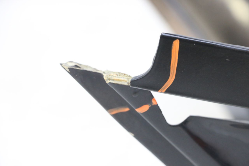 photo de GIUNZIONE PARAFANGO POSTERIORE YAMAHA FJ 3CX 1200 (1986 - 1996) - Zoom sullo stato d'uso