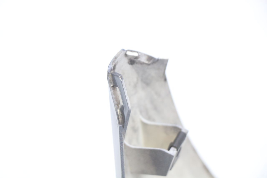 photo de GIUNZIONE PARAFANGO POSTERIORE HONDA FJS SILVERWING SILVER WING 400 (2009 - 2016) - Zoom sullo stato d'uso