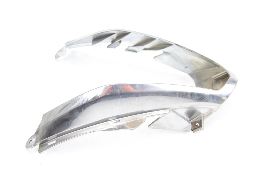 photo de Giunzione carenatura posteriore MBK FLIPPER 115 (2013 - 2017) - Altra angolazione