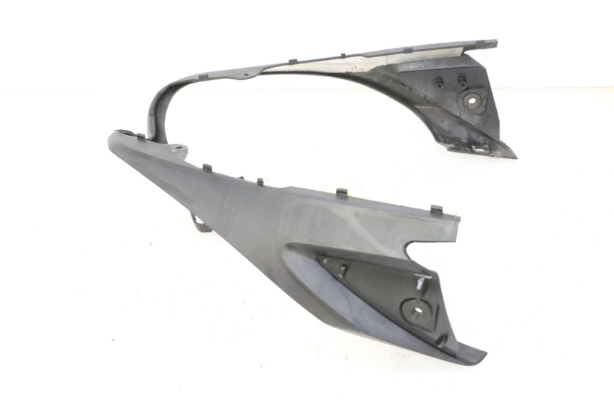 photo de CARENA POSTERIORE CONGIUNZIONE YAMAHA FZ6 FAZER S2 600 (2007 - 2011) - Primo piano tecnico