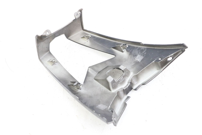 photo de CARENA POSTERIORE CONGIUNZIONE PEUGEOT GEOPOLIS RS 125 (2007 - 2009) - Zoom sullo stato d'uso