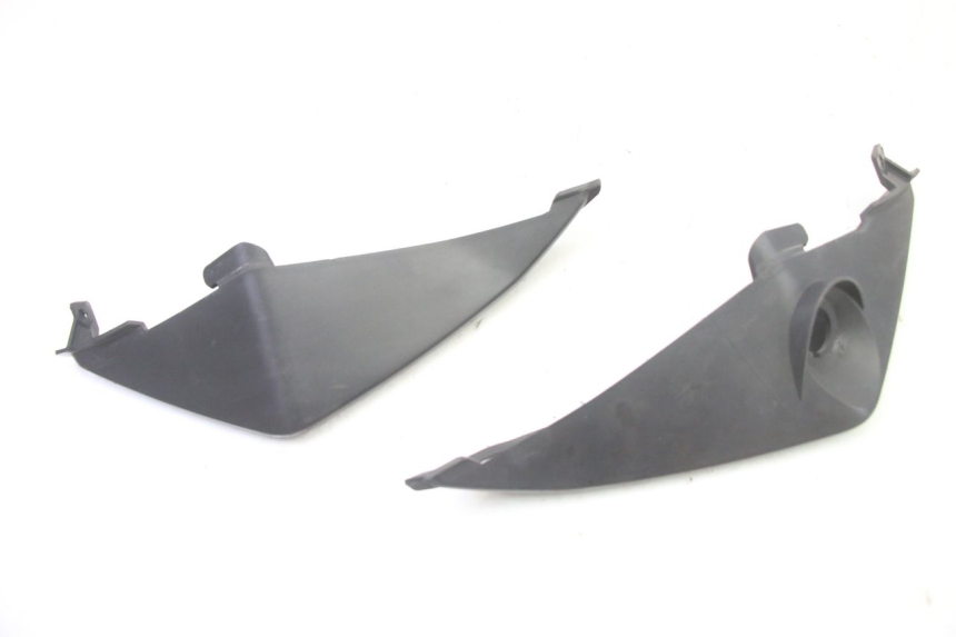 photo de CARENA POSTERIORE CONGIUNZIONE SUZUKI GSR 750 (2011 - 2017) - Zoom sullo stato d'uso