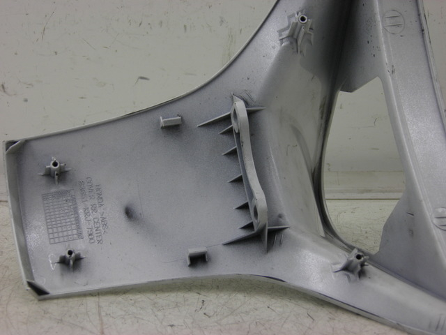 photo de Giunzione carenatura posteriore HONDA FES S-WING SWING 125 (2007 - 2015) - Primo piano tecnico