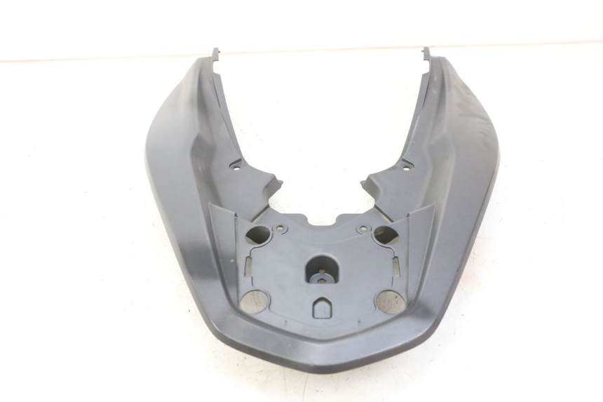 photo de Giunzione carenatura posteriore HONDA PCX (JF57/JF64) 125 (2014 - 2018) - Altra vista dell'articolo