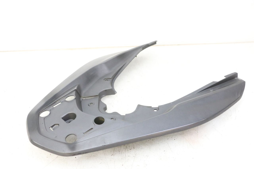 photo de Giunzione carenatura posteriore HONDA PCX (JF57/JF64) 125 (2014 - 2018) - Primo piano ad alta risoluzione