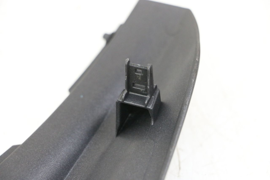 photo de Giunzione carenatura posteriore HONDA PCX (JF57/JF64) 125 (2014 - 2018) - Zoom sullo stato d'uso